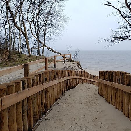 Szary Domek Nad Jeziorem 2 Kołczewo Exterior foto
